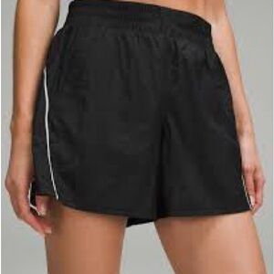 Lululemon NWT license to train hr high rise lightweight short 4” black size 12